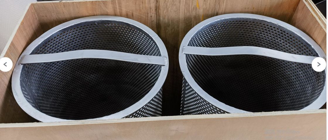 Ersetzen Sie einen neuen Filter aus Edelstahl in der alten Seewasserstrainer-Häusung